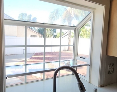 1267 Regent - Photo Thumbnail 2