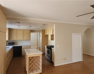 1267 Regent - Photo Thumbnail 20