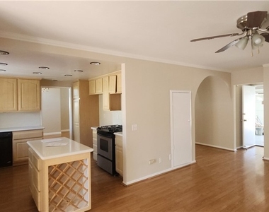 1267 Regent - Photo Thumbnail 16