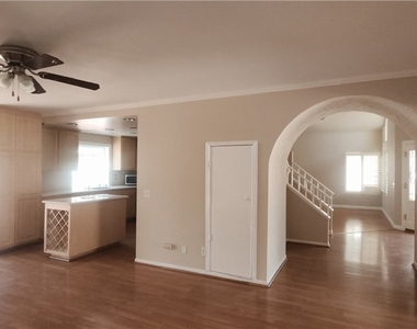 1267 Regent - Photo Thumbnail 17