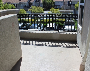 221 California Court - Photo Thumbnail 2