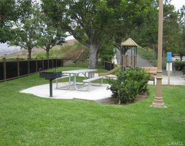 221 California Court - Photo Thumbnail 5