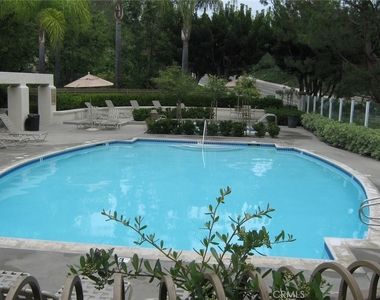 221 California Court - Photo Thumbnail 4