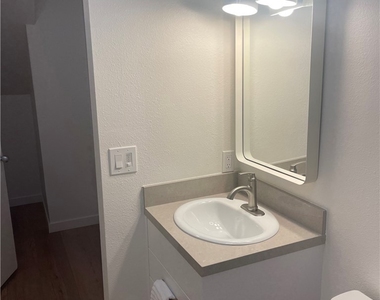 513 1/4 Larkspur - Photo Thumbnail 6