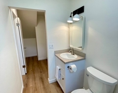 513 1/4 Larkspur - Photo Thumbnail 4