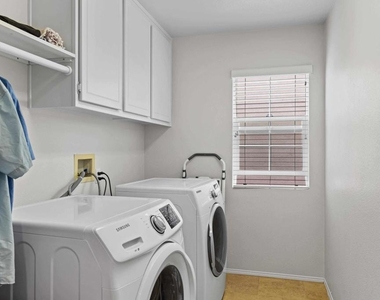 958 Avalon Way - Photo Thumbnail 13