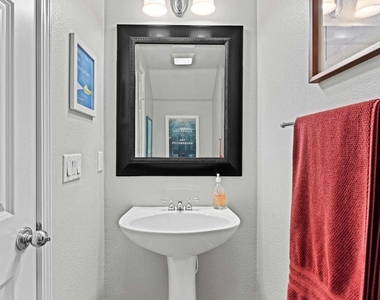 958 Avalon Way - Photo Thumbnail 7