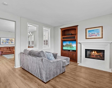 958 Avalon Way - Photo Thumbnail 9