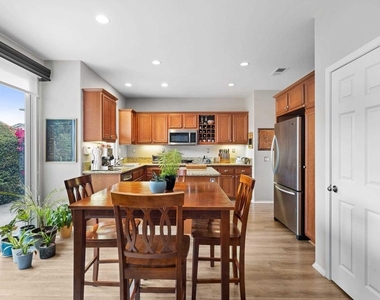 958 Avalon Way - Photo Thumbnail 10