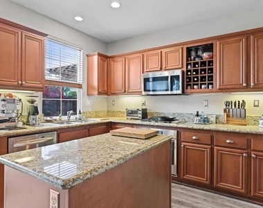 958 Avalon Way - Photo Thumbnail 11
