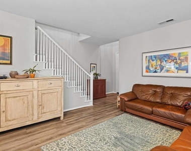 958 Avalon Way - Photo Thumbnail 6