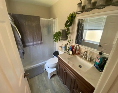 1651 S Juniper Street S - Photo Thumbnail 12