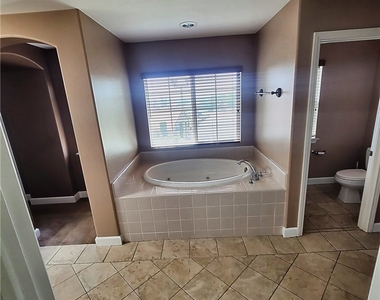 6373 Daylily Court - Photo Thumbnail 10