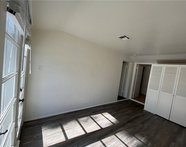 1004 Occidental Drive - Photo Thumbnail 6