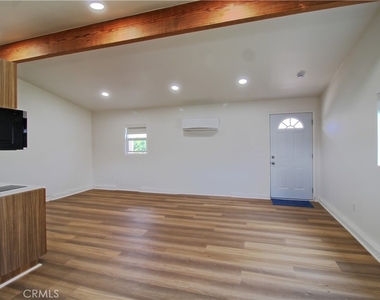 26973 Stratford Street - Photo Thumbnail 8