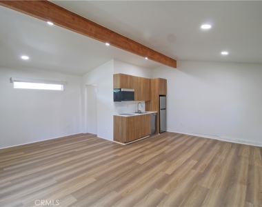 26973 Stratford Street - Photo Thumbnail 3