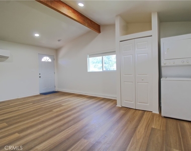 26973 Stratford Street - Photo Thumbnail 7