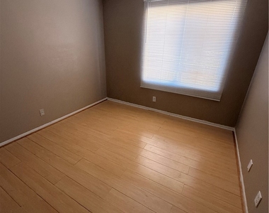 10452 Zinfandel Drive - Photo Thumbnail 6