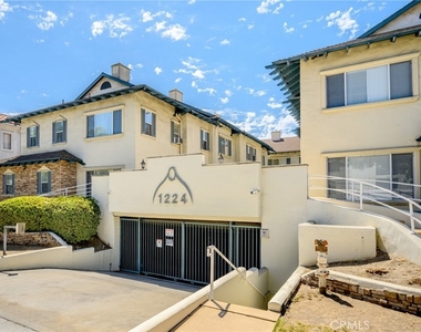 1224 Stanley Avenue - Photo Thumbnail 1