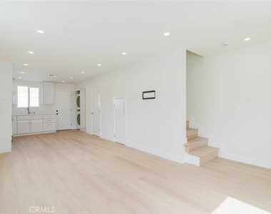 1167 Raymond Avenue - Photo Thumbnail 4