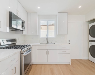 1167 Raymond Avenue - Photo Thumbnail 8
