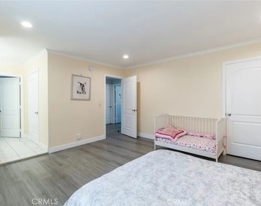 7046 De Celis - Photo Thumbnail 11