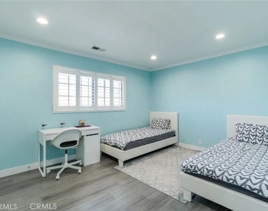7046 De Celis - Photo Thumbnail 15