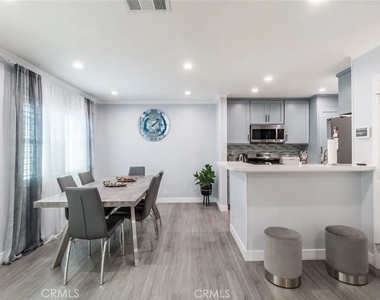 7046 De Celis - Photo Thumbnail 6