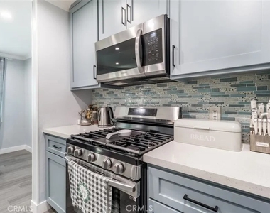7046 De Celis - Photo Thumbnail 9
