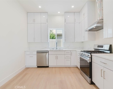 1167 Raymond Avenue - Photo Thumbnail 6