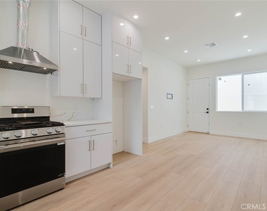 1167 Raymond Avenue - Photo Thumbnail 8