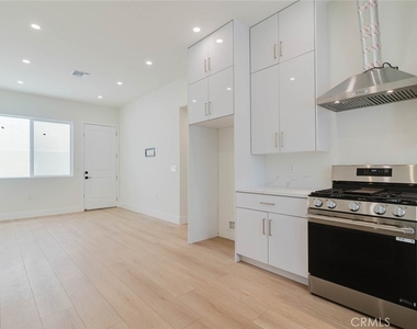 1167 Raymond Avenue - Photo Thumbnail 4