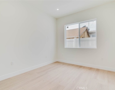 1167 Raymond Avenue - Photo Thumbnail 12