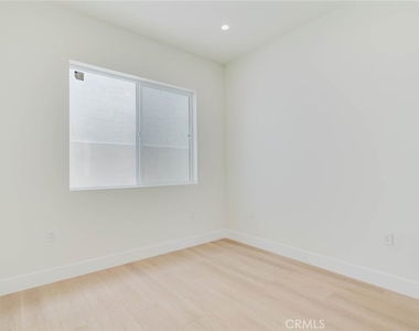 1167 Raymond Avenue - Photo Thumbnail 10
