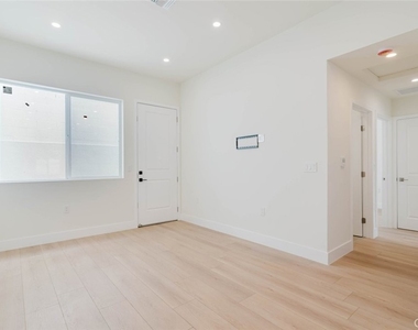 1167 Raymond Avenue - Photo Thumbnail 3