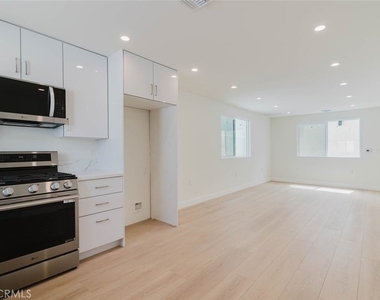 1167 Raymond Avenue - Photo Thumbnail 9