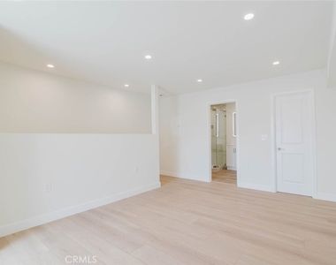 1167 Raymond Avenue - Photo Thumbnail 13