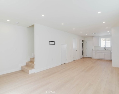 1167 Raymond Avenue - Photo Thumbnail 4