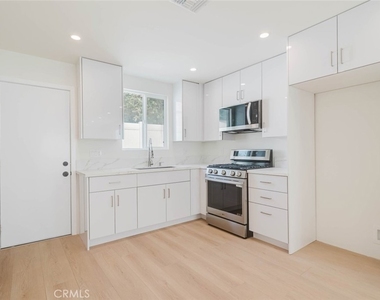 1167 Raymond Avenue - Photo Thumbnail 7