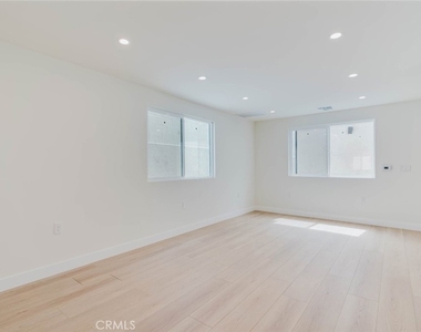 1167 Raymond Avenue - Photo Thumbnail 6
