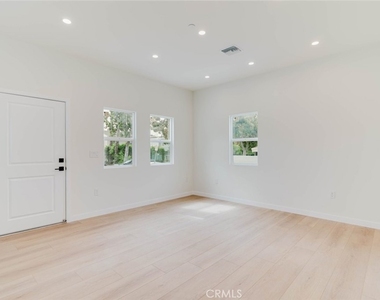 1167 Raymond Avenue - Photo Thumbnail 5