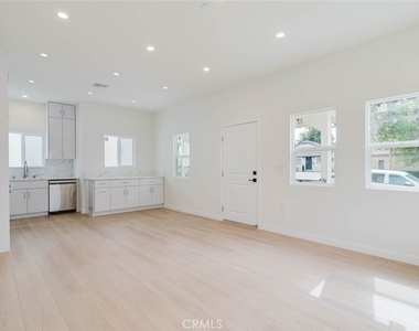 1167 Raymond Avenue - Photo Thumbnail 4