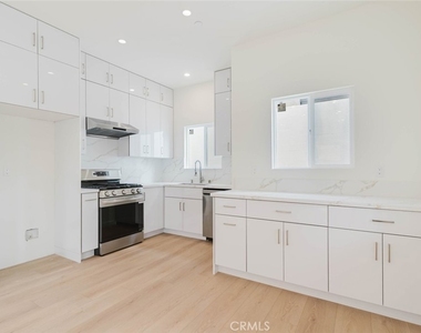 1167 Raymond Avenue - Photo Thumbnail 7