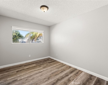 8469 Edwin - Photo Thumbnail 8