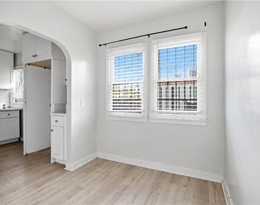 1042 W 57th Street - Photo Thumbnail 5