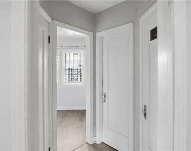 1042 W 57th Street - Photo Thumbnail 4