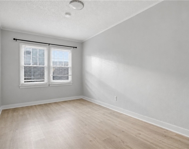 1042 W 57th Street - Photo Thumbnail 10