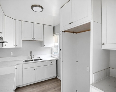 1042 W 57th Street - Photo Thumbnail 8