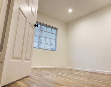 14253 Gilmore Street - Photo Thumbnail 9