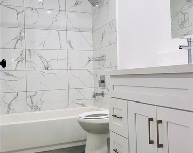 14253 Gilmore Street - Photo Thumbnail 11